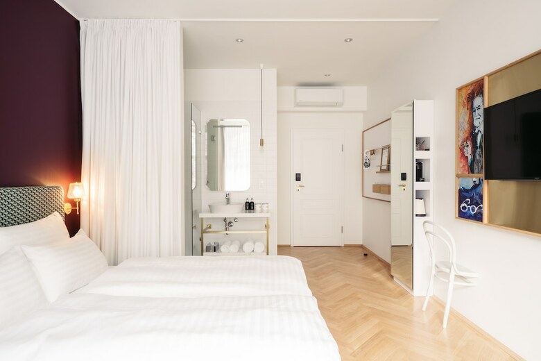 Hotel Schani Salon