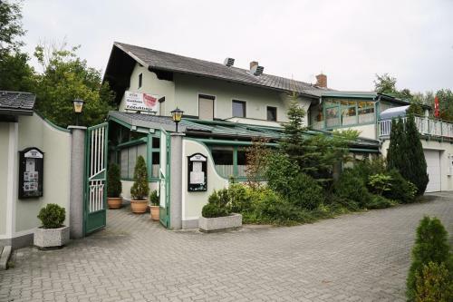 Hostal Gasthaus Hotel Feldschlange