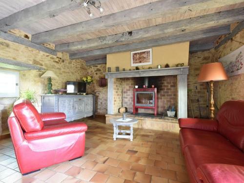 Serene Holiday Home In Besse With Swimming Pool