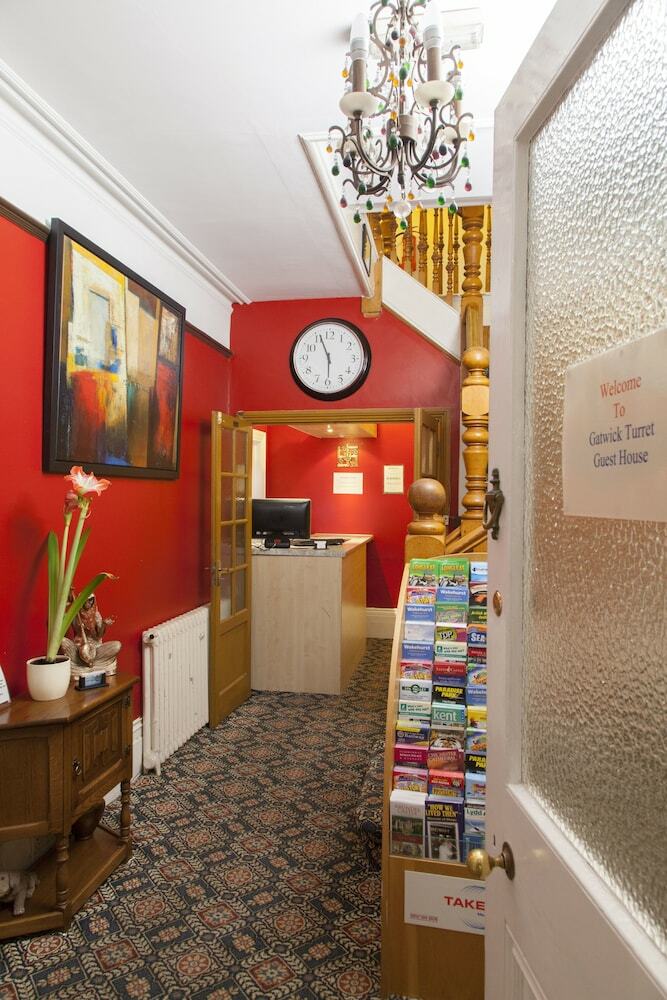 Hostal Gatwick Turret Guest House