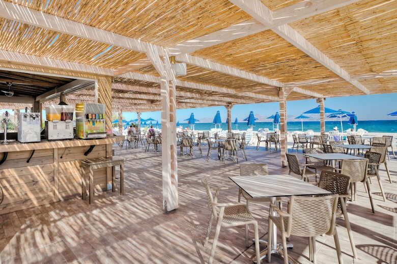 Hotel Caravia Beach