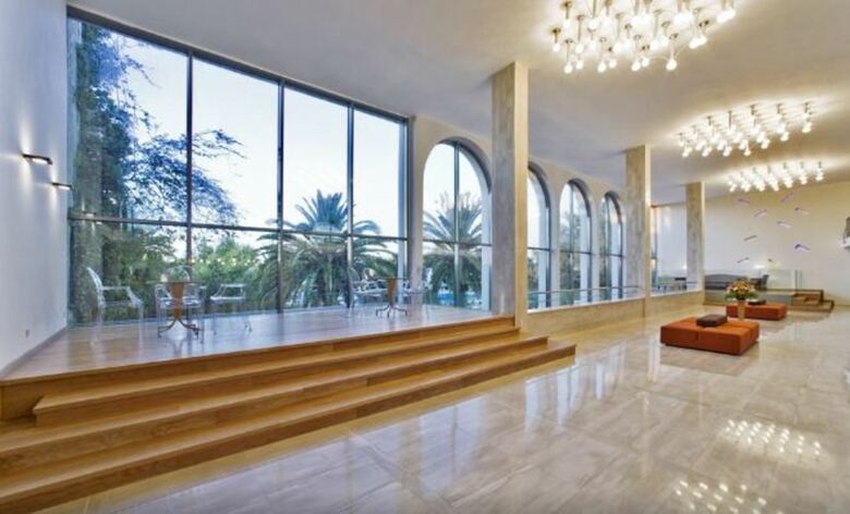 Hotel Caravia Beach