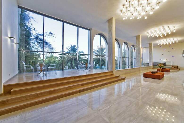 Hotel Caravia Beach