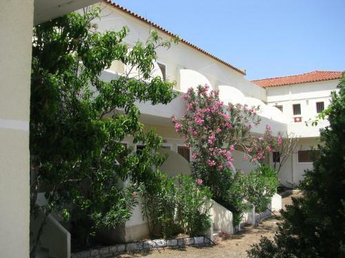 Aparthotel Skoutari Beach Hotel