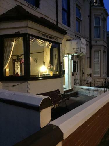 Hostal Fortuna House Hotel