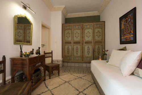 Riad Emotion