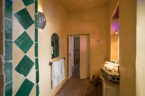 Riad Emotion