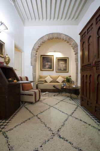 Riad Emotion