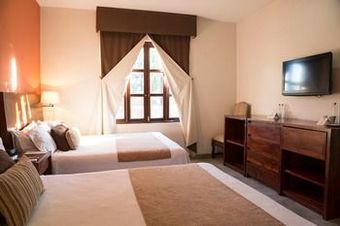 Los Abolengos, Grand Class Casona Hotel