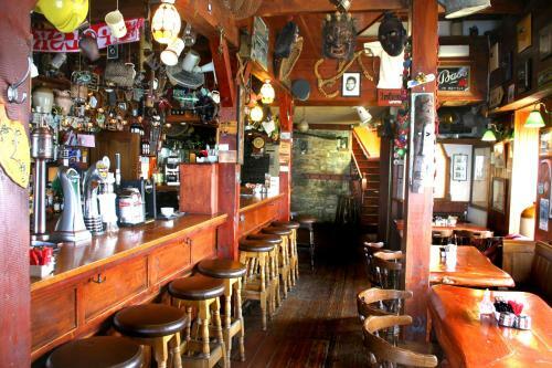 Bed & Breakfast Maddens Bridge Bar, Restaurant & Guesthouse