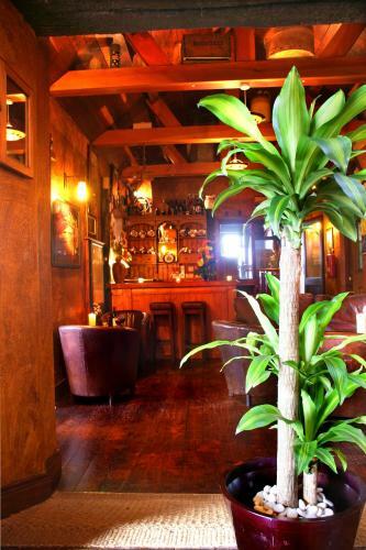 Bed & Breakfast Maddens Bridge Bar, Restaurant & Guesthouse