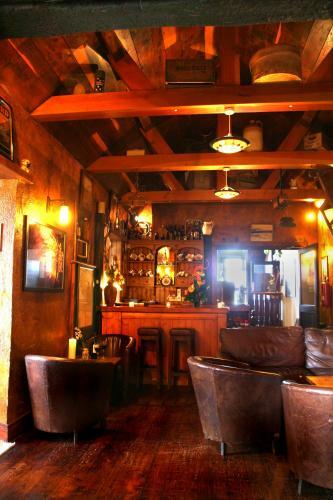 Bed & Breakfast Maddens Bridge Bar, Restaurant & Guesthouse