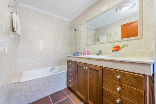 Es Barcares Villa Sleeps 8 Pool Air Con Wifi
