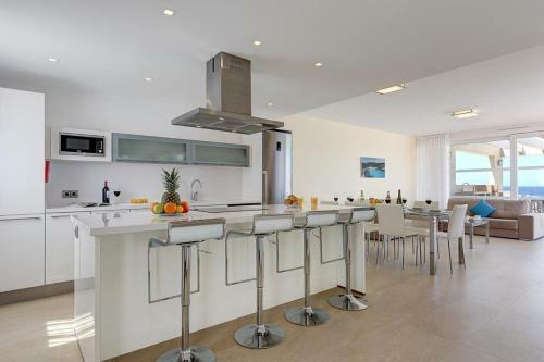 Cala'n Blanes Villa Sleeps 9 Pool Air Con Wifi