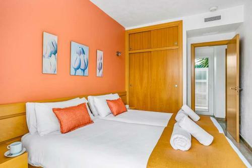 Cala'n Blanes Villa Sleeps 9 Pool Air Con Wifi