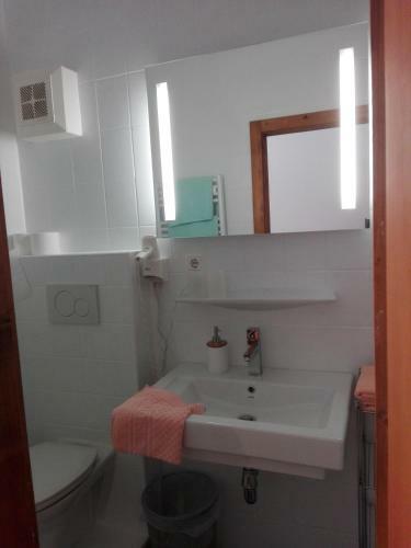 Hostal Familiengasthof Zirmhof