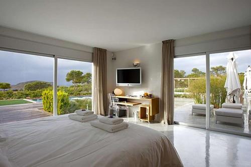 Cala Bassa Villa Sleeps 12 Pool Air Con Wifi