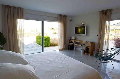 Cala Bassa Villa Sleeps 12 Pool Air Con Wifi