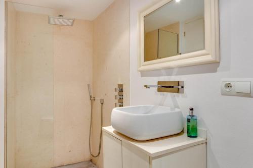 Cala Bassa Villa Sleeps 12 Pool Air Con Wifi