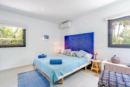 Cala Bassa Villa Sleeps 12 Pool Air Con Wifi