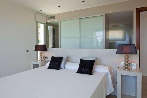 Es Cubells Villa Sleeps 12 Pool Air Con Wifi