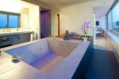 Es Cubells Villa Sleeps 12 Pool Air Con Wifi