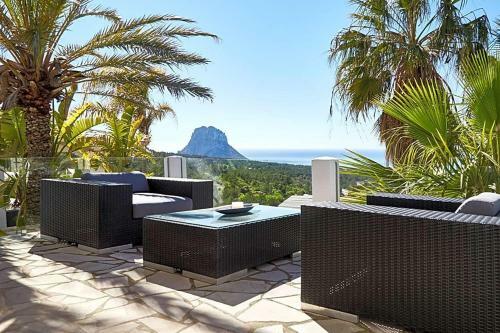 Es Cubells Villa Sleeps 10 Pool Air Con Wifi