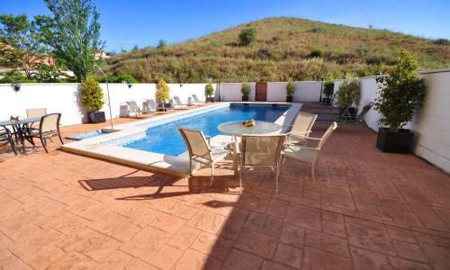 Fuengirola Villa Sleeps 10 Pool Air Con Wifi