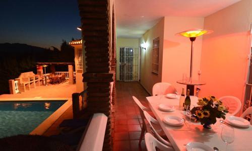 Fuengirola Villa Sleeps 15 Pool Air Con Wifi