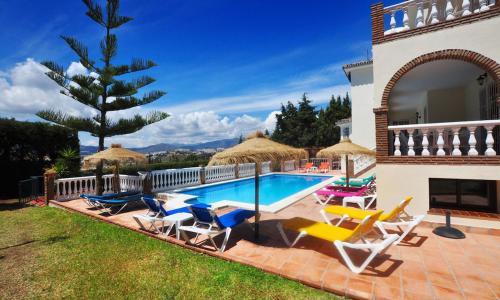 Fuengirola Villa Sleeps 15 Pool Air Con Wifi