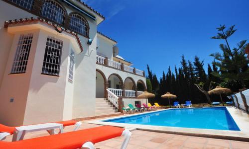 Fuengirola Villa Sleeps 15 Pool Air Con Wifi