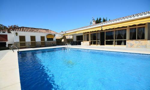 Fuengirola Villa Sleeps 10 Pool Air Con Wifi