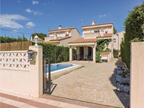 Three-bedroom Holiday Home In L'ametlla de Mar