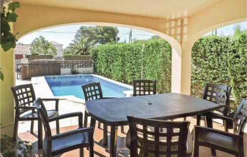 Three-bedroom Holiday Home In L'ametlla de Mar