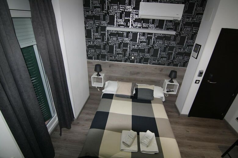 Hostal MH Fuencarral
