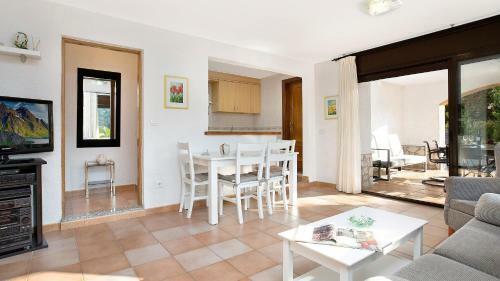 Lloret De Mar Villa Sleeps 9