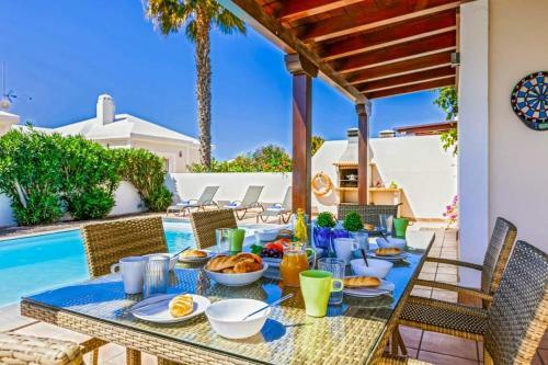 Playa Blanca Villa Sleeps 8 Pool Air Con Wifi