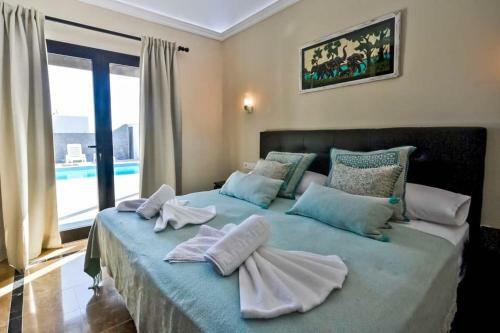 Playa Blanca Villa Sleeps 6 Pool Air Con Wifi