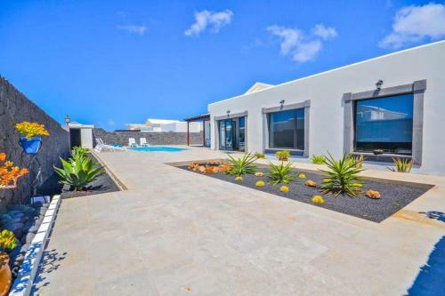 Playa Blanca Villa Sleeps 6 Pool Air Con Wifi