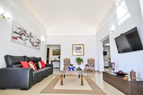 Playa Blanca Villa Sleeps 6 Pool Air Con Wifi