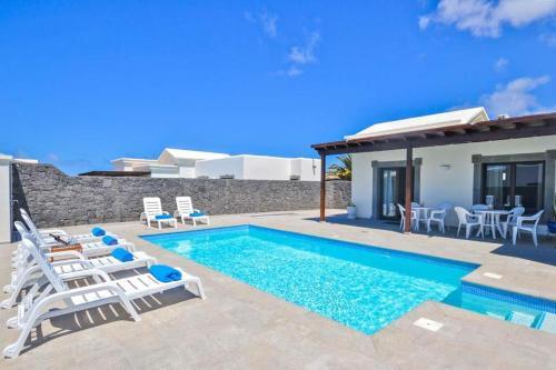 Playa Blanca Villa Sleeps 6 Pool Air Con Wifi