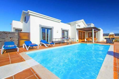 Playa Blanca Villa Sleeps 6 Pool Air Con Wifi