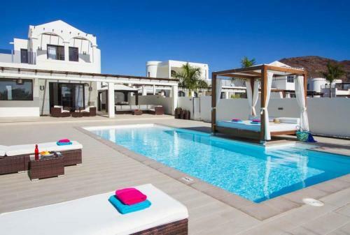 Playa Blanca Villa Sleeps 6 Pool Air Con Wifi