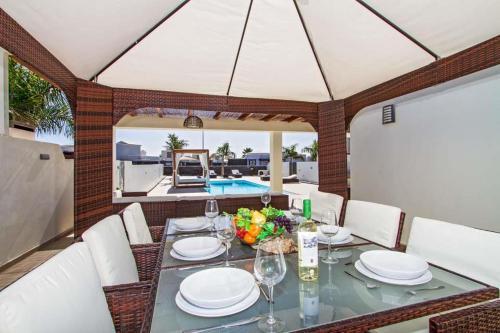 Playa Blanca Villa Sleeps 6 Pool Air Con Wifi