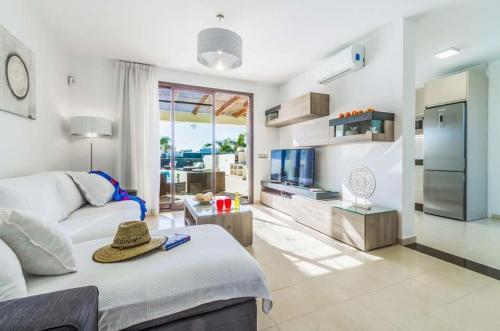 Playa Blanca Villa Sleeps 6 Pool Air Con Wifi
