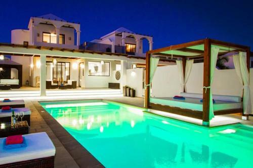 Playa Blanca Villa Sleeps 6 Pool Air Con Wifi