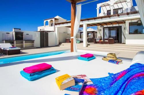 Playa Blanca Villa Sleeps 6 Pool Air Con Wifi
