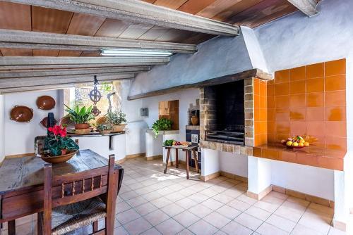 Pollenca Villa Sleeps 8 Pool Air Con Wifi