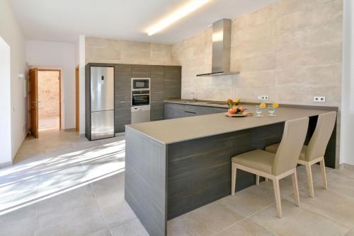 Portocolom Villa Sleeps 6 Pool Air Con Wifi