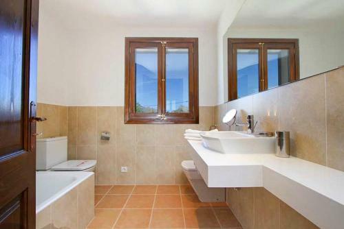 Port De Pollenca Villa Sleeps 10 Pool Air Con Wifi